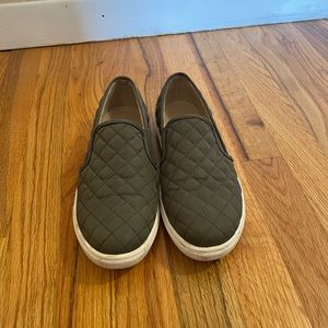 STEVE MADDEN ARMY GREEN SLIDE ON SHOES